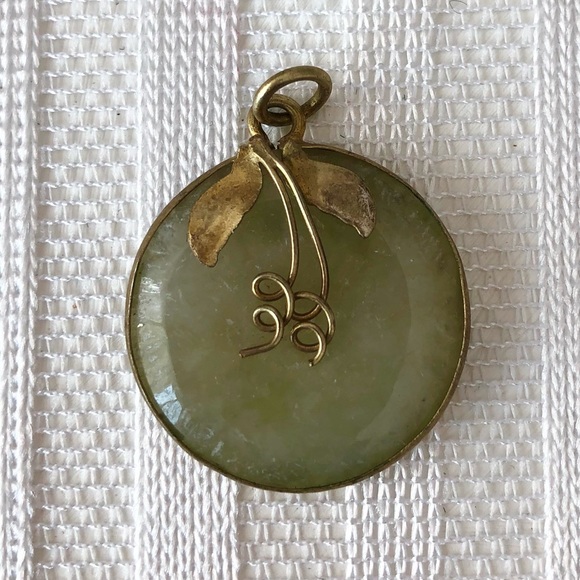 Real green jade pendant - Picture 1 of 3